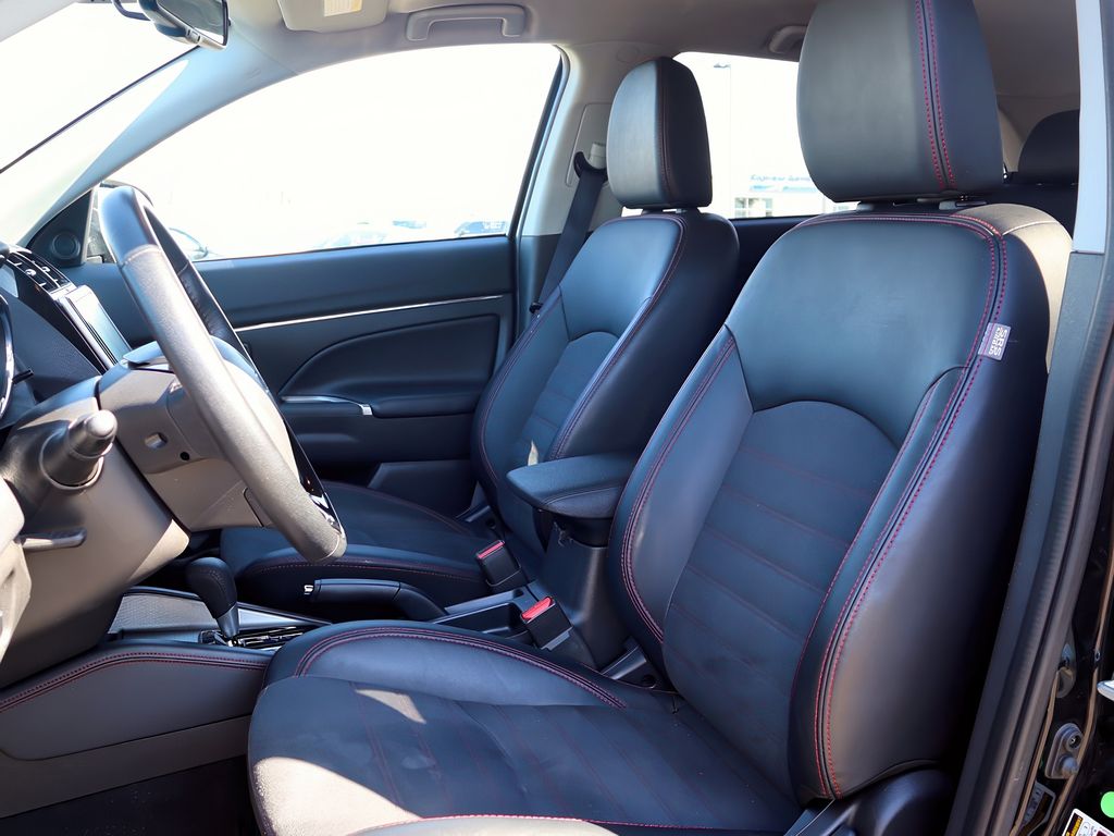 2024 Mitsubishi Outlander Sport ES Image 12 of 31