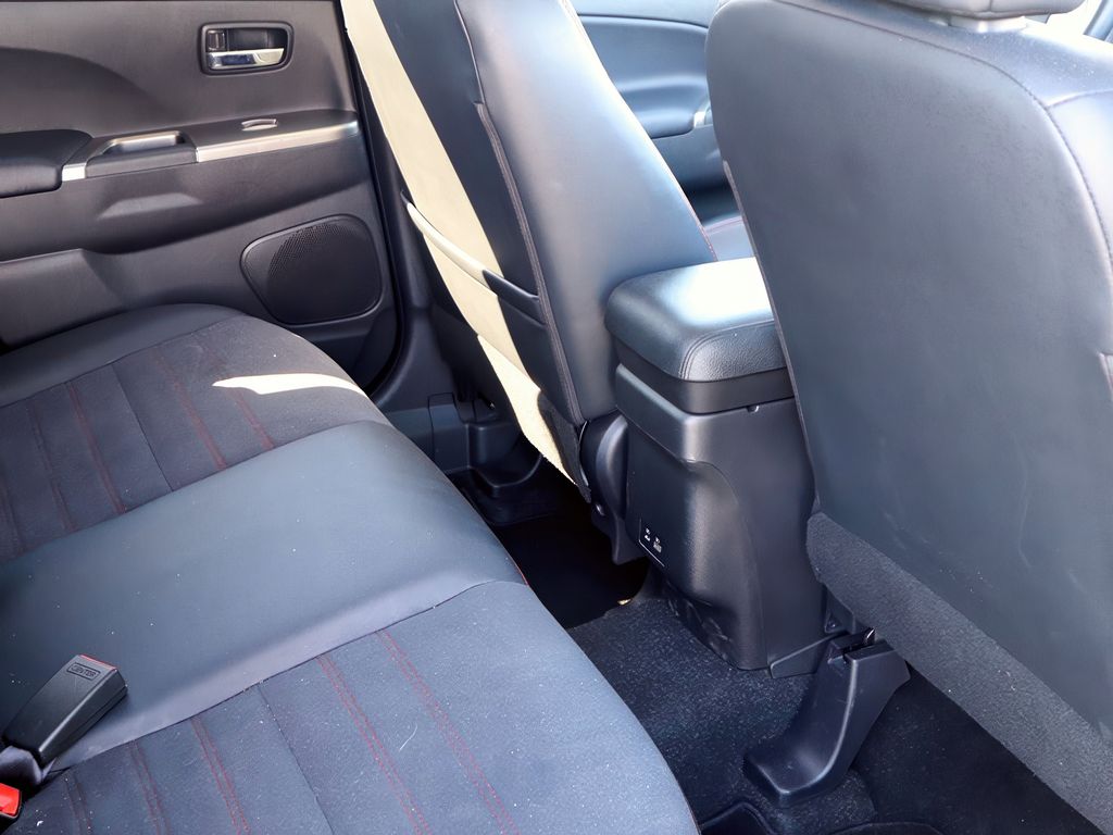 2024 Mitsubishi Outlander Sport ES Image 15 of 31