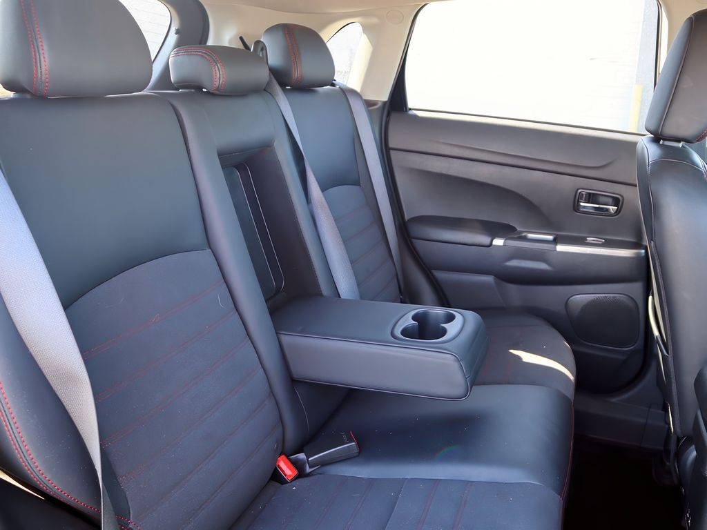 2024 Mitsubishi Outlander Sport ES Image 13 of 31