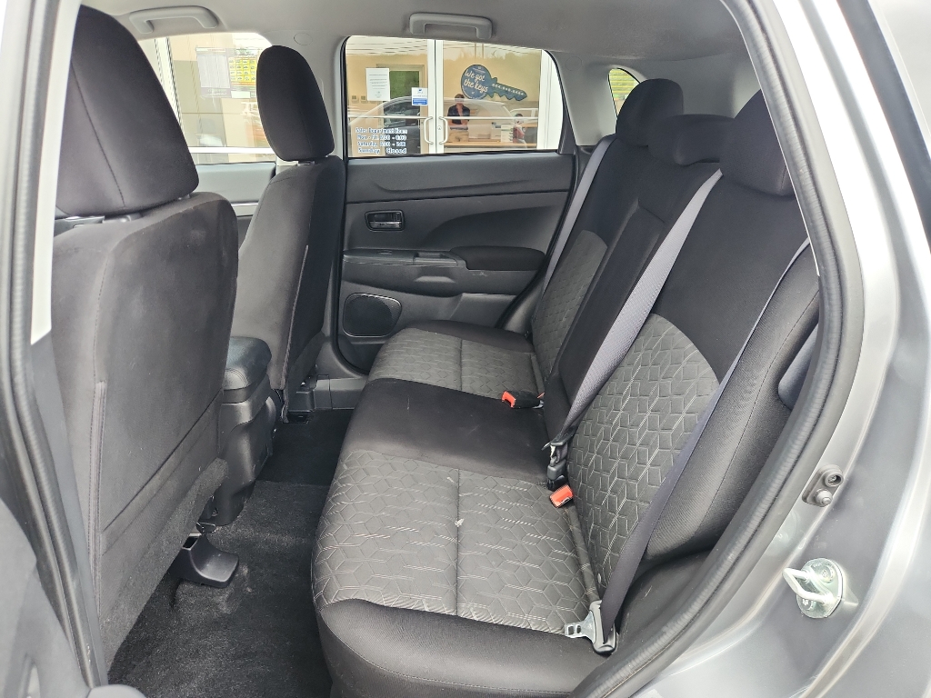 Vehicle image 12 of 17