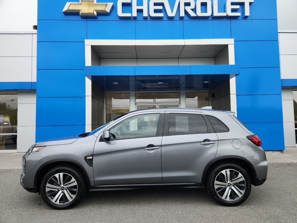 Vehicle image 8 of 17