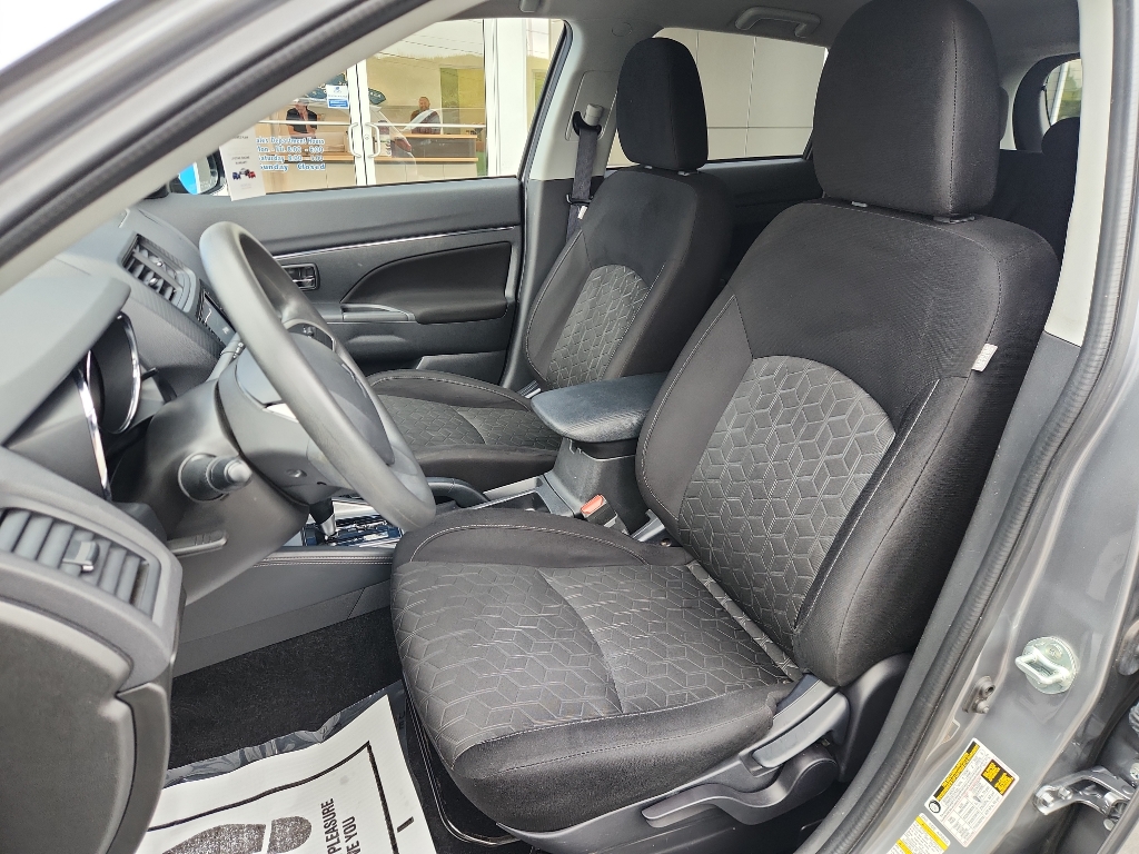 Vehicle image 11 of 17