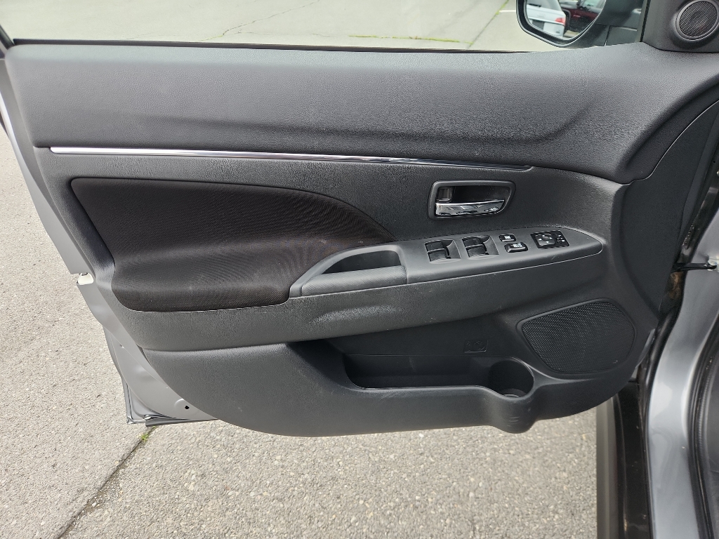 Vehicle image 14 of 17