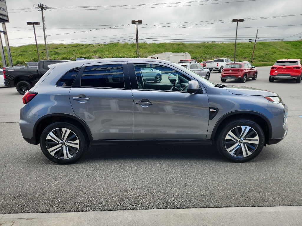Vehicle image 4 of 17