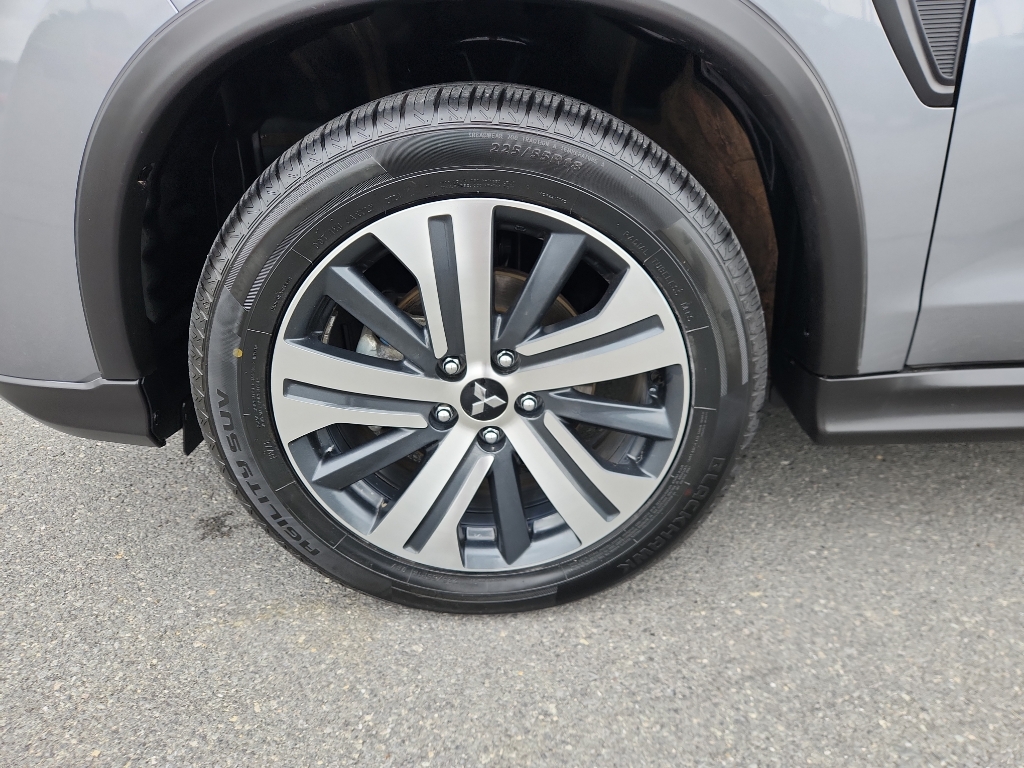 Vehicle image 9 of 17