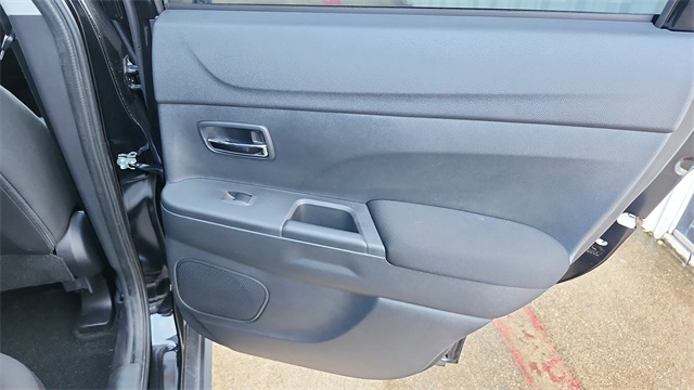 Vehicle image 32 of 36