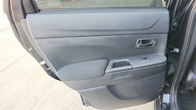 Vehicle image 27 of 36