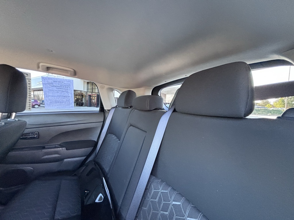 Vehicle image 16 of 31