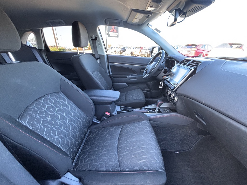 Vehicle image 17 of 31