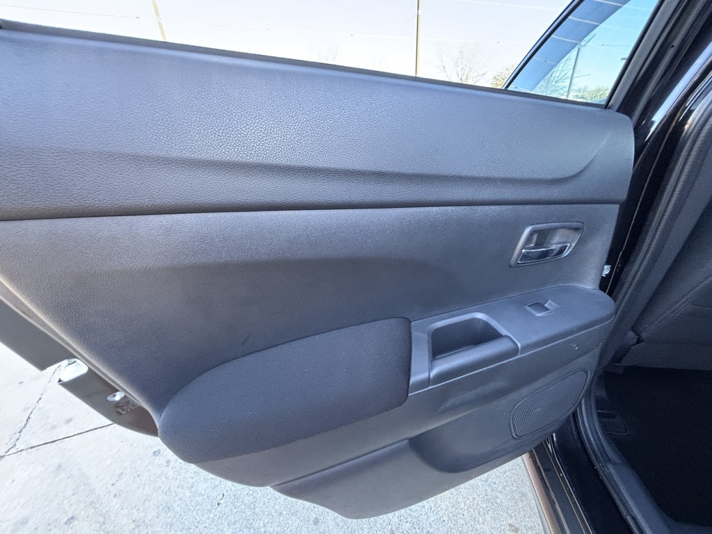 Vehicle image 27 of 31