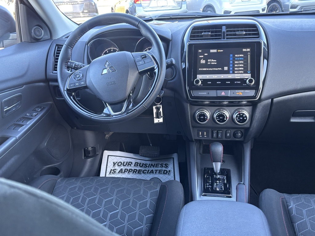 Vehicle image 21 of 31