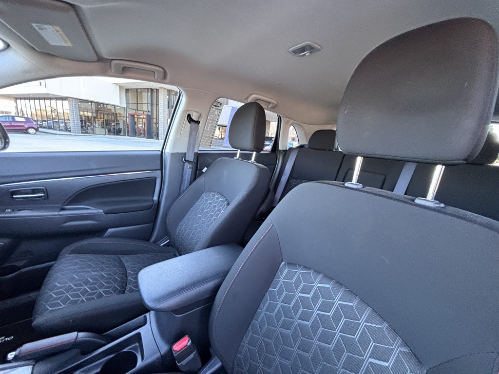 Vehicle image 18 of 31