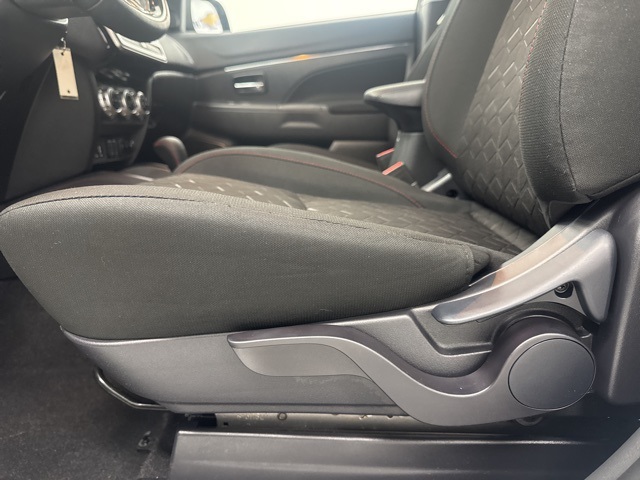 Vehicle image 10 of 35