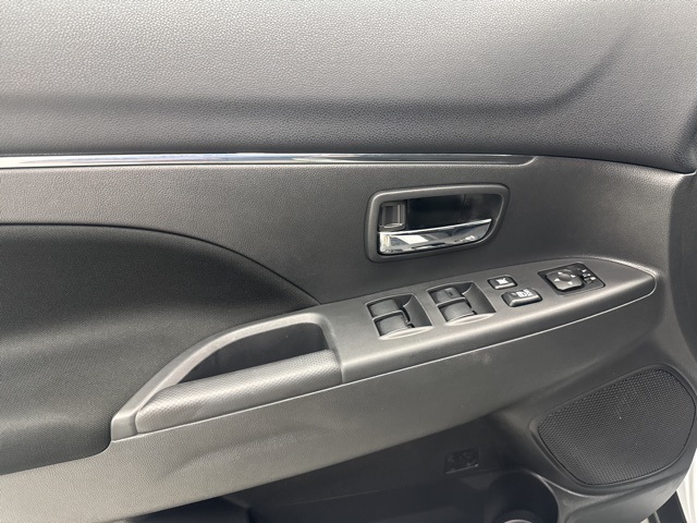 Vehicle image 9 of 35
