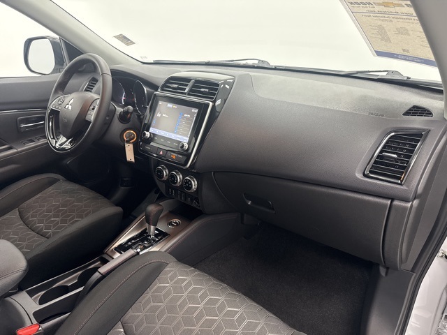 Vehicle image 25 of 35
