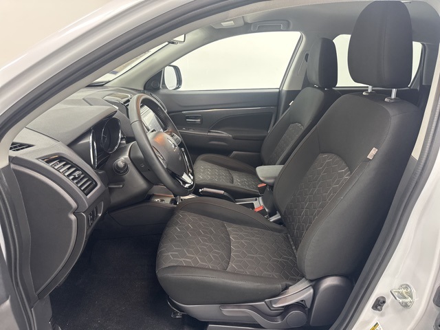 Vehicle image 21 of 35