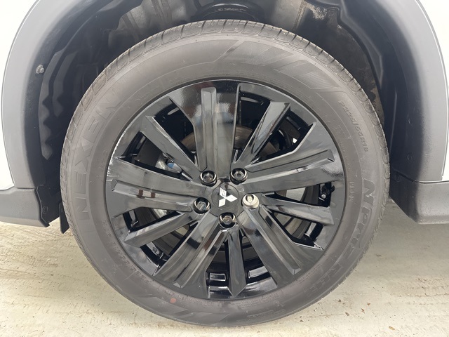 Vehicle image 33 of 35