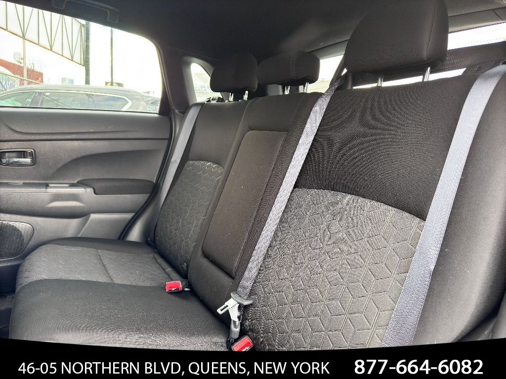Vehicle image 28 of 34
