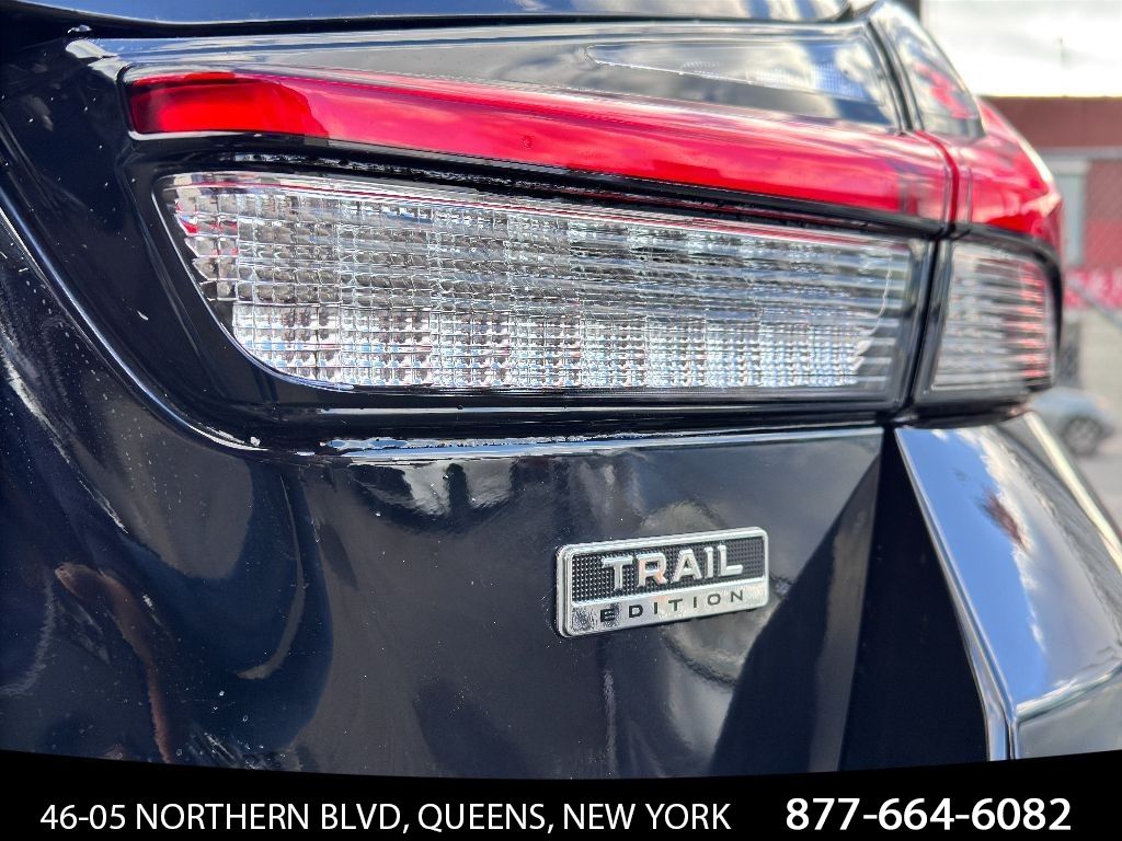 Vehicle image 11 of 34