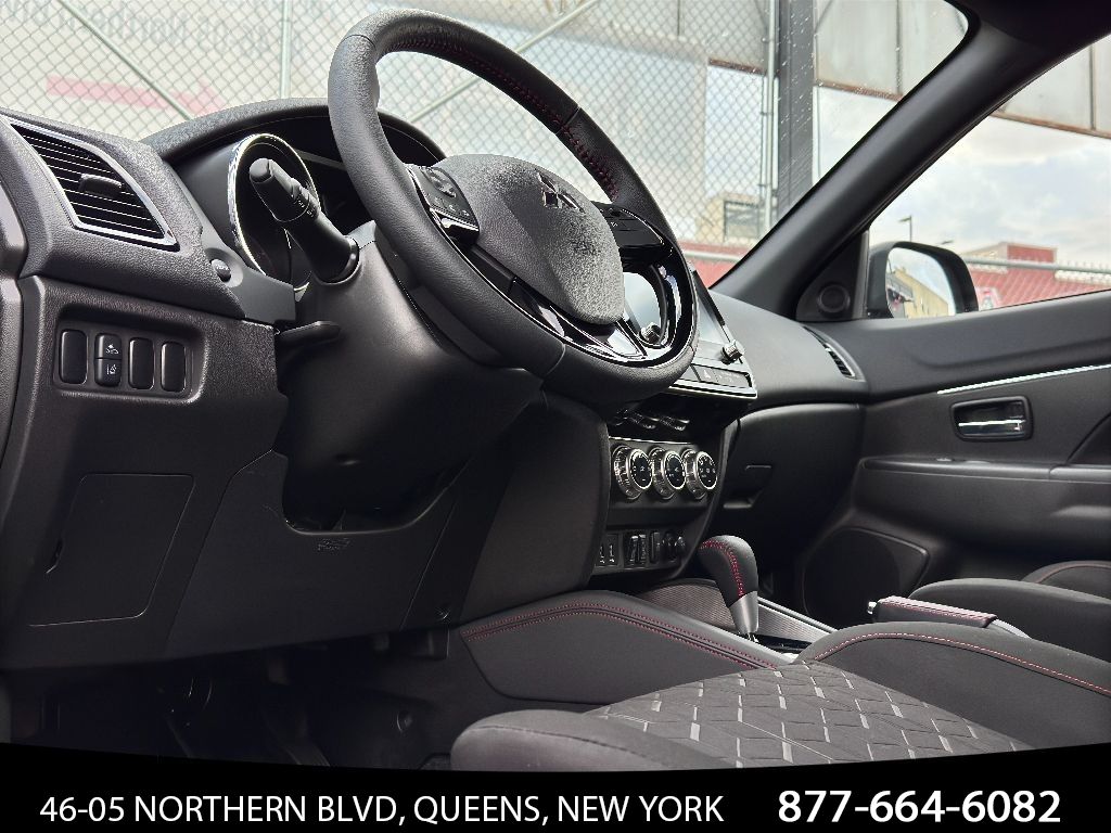 Vehicle image 20 of 34