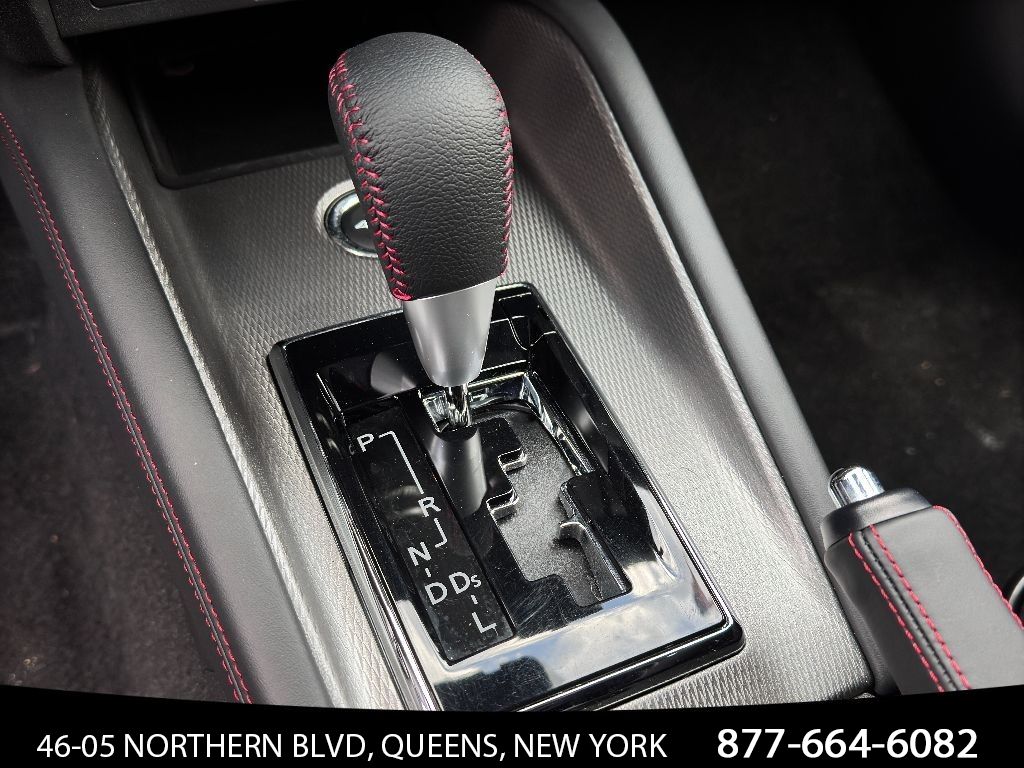 Vehicle image 25 of 34