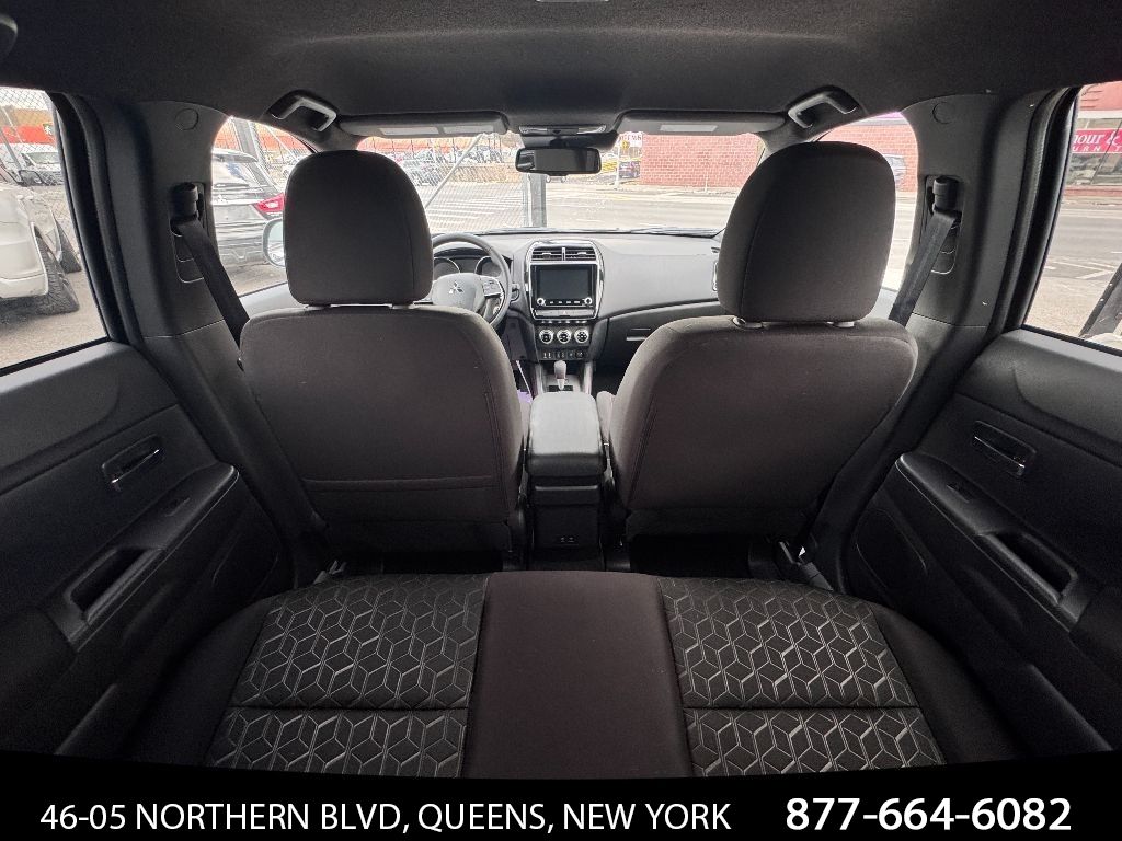 Vehicle image 13 of 34