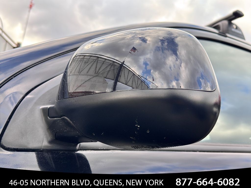 Vehicle image 17 of 34