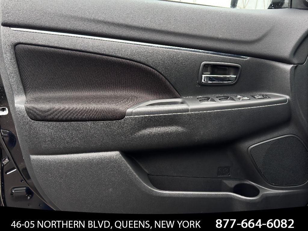 Vehicle image 18 of 34