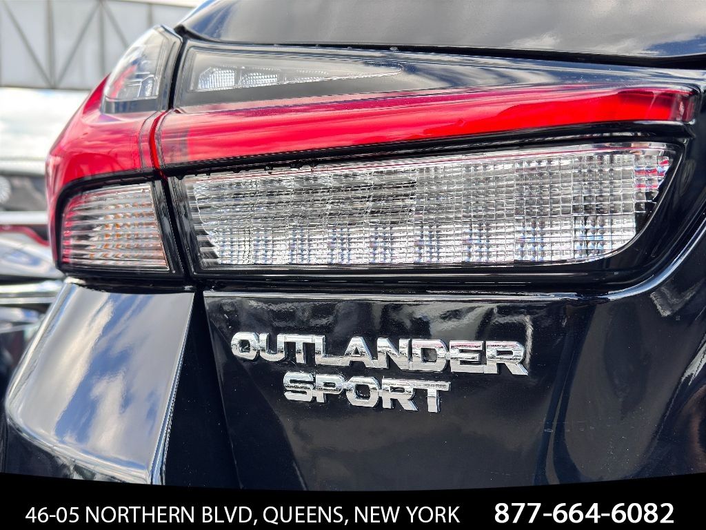Vehicle image 9 of 34