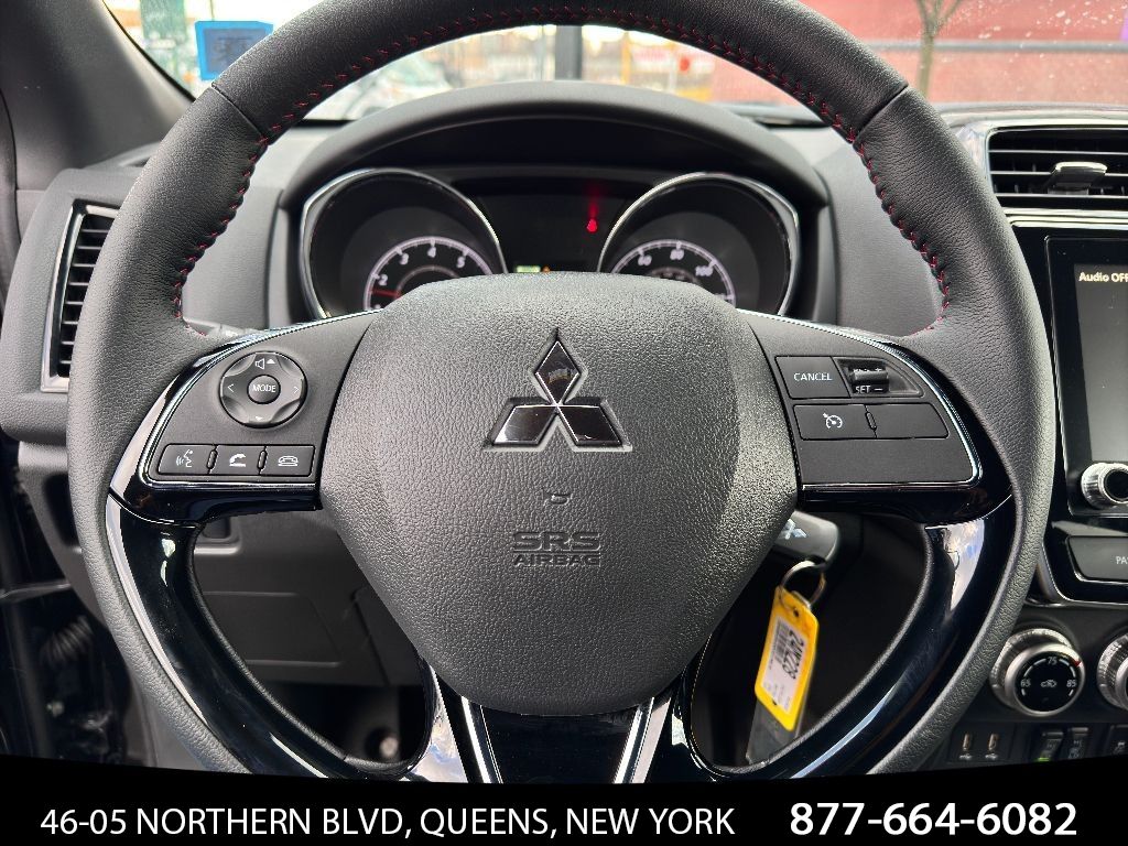 Vehicle image 22 of 34