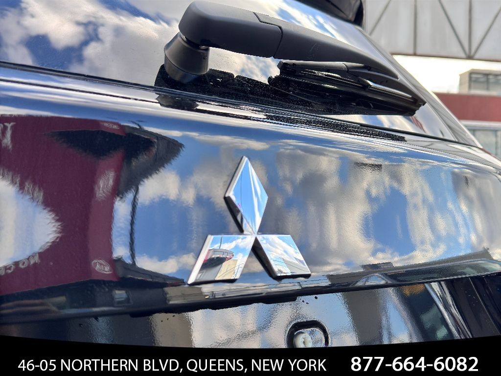 Vehicle image 10 of 34