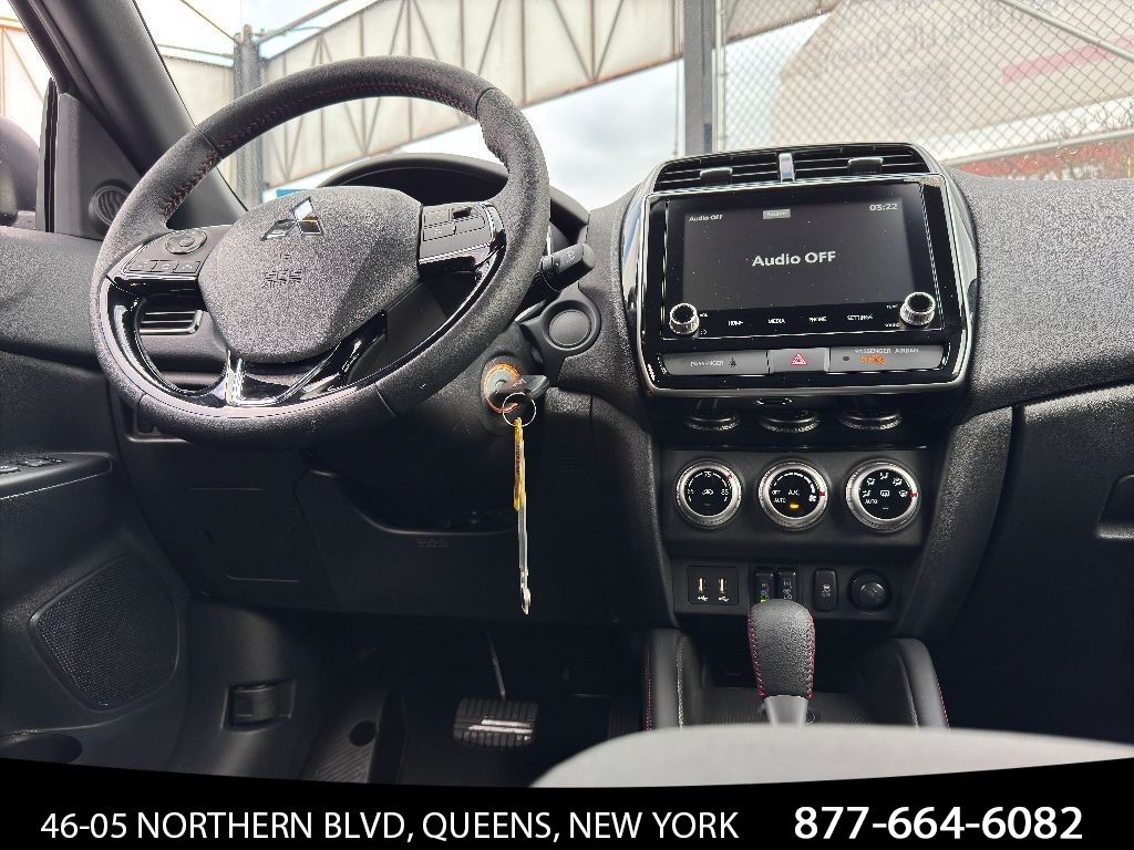Vehicle image 31 of 34