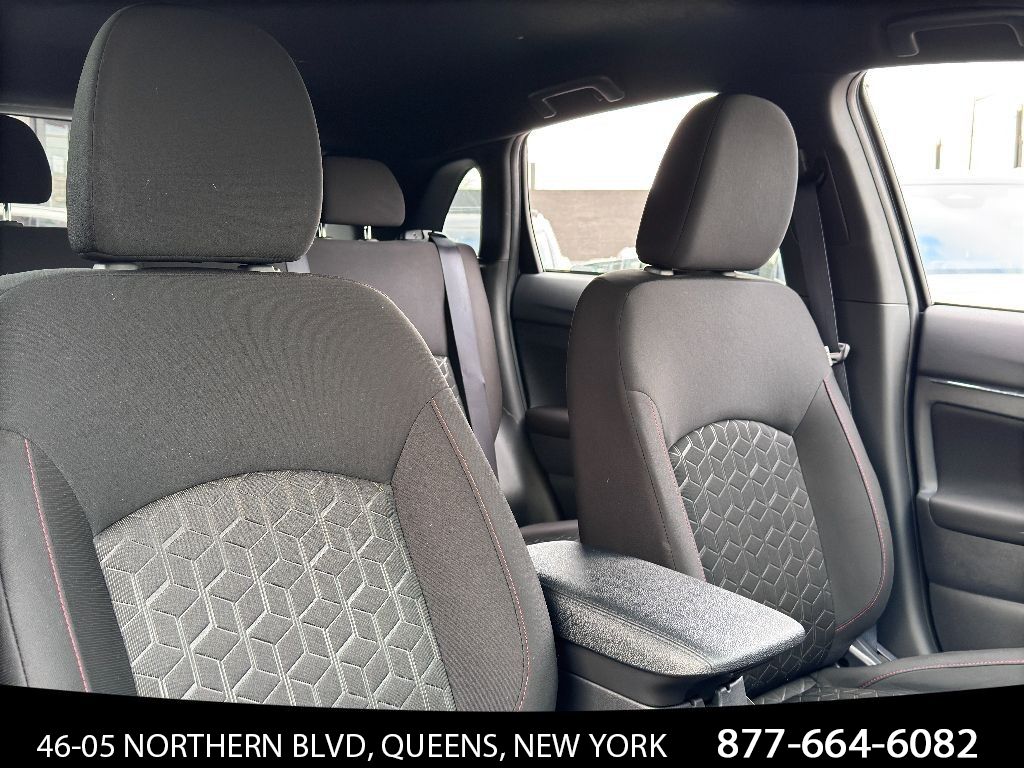 Vehicle image 33 of 34