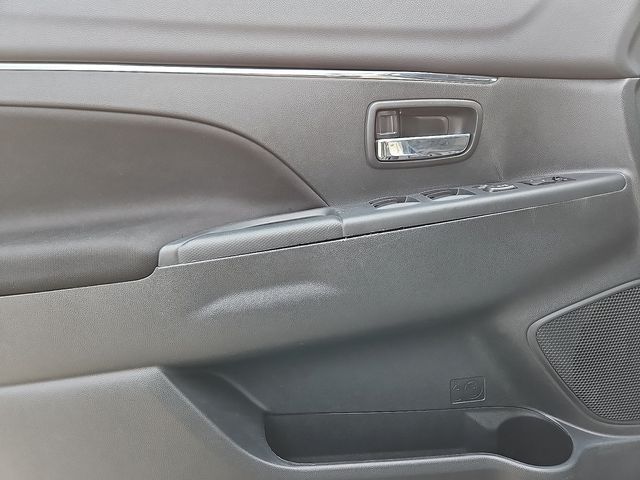 Vehicle image 12 of 30
