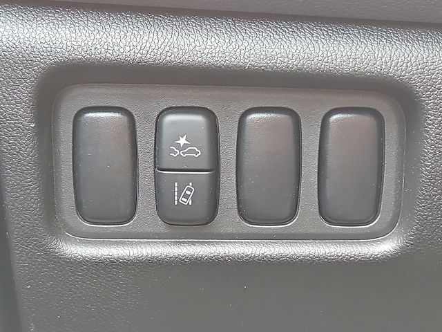 Vehicle image 22 of 30