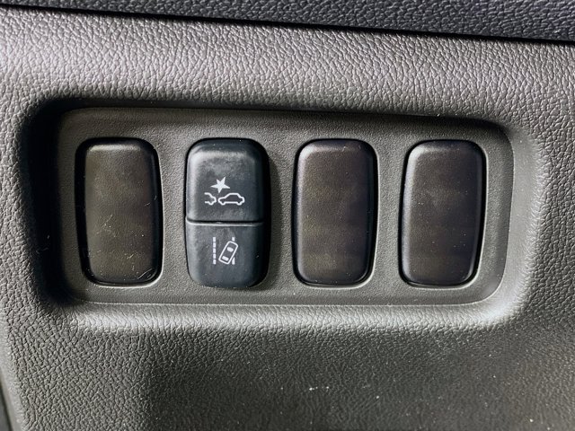 Vehicle image 22 of 26