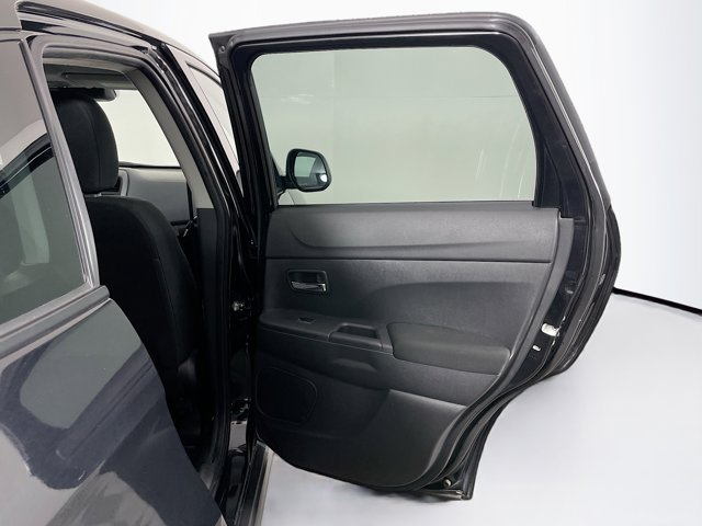 Vehicle image 15 of 26