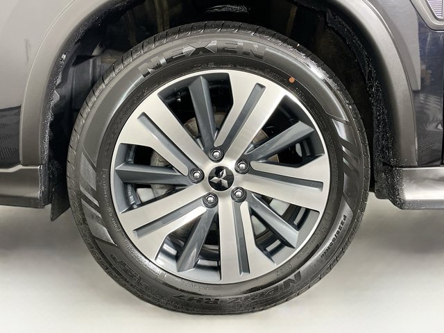 Vehicle image 10 of 26
