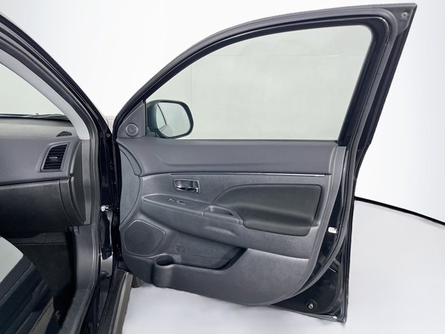 Vehicle image 23 of 26