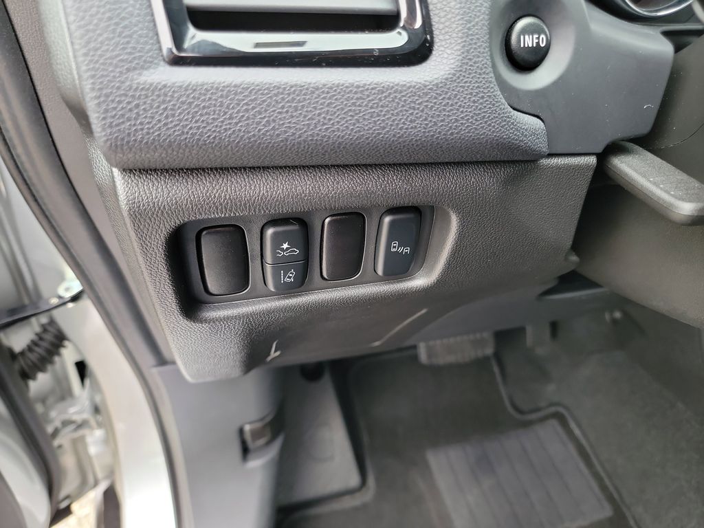 Vehicle image 26 of 36