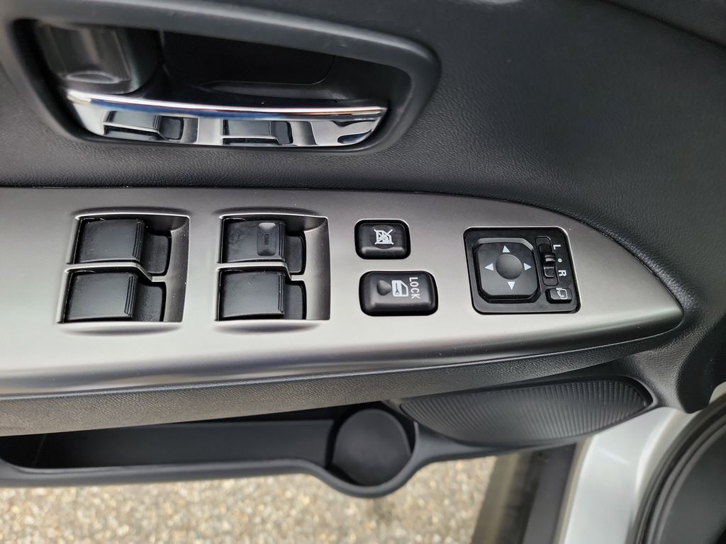 Vehicle image 25 of 36