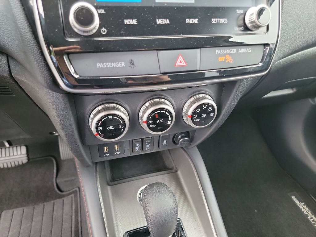 Vehicle image 32 of 36