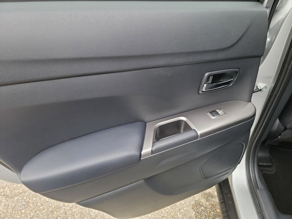 Vehicle image 21 of 36