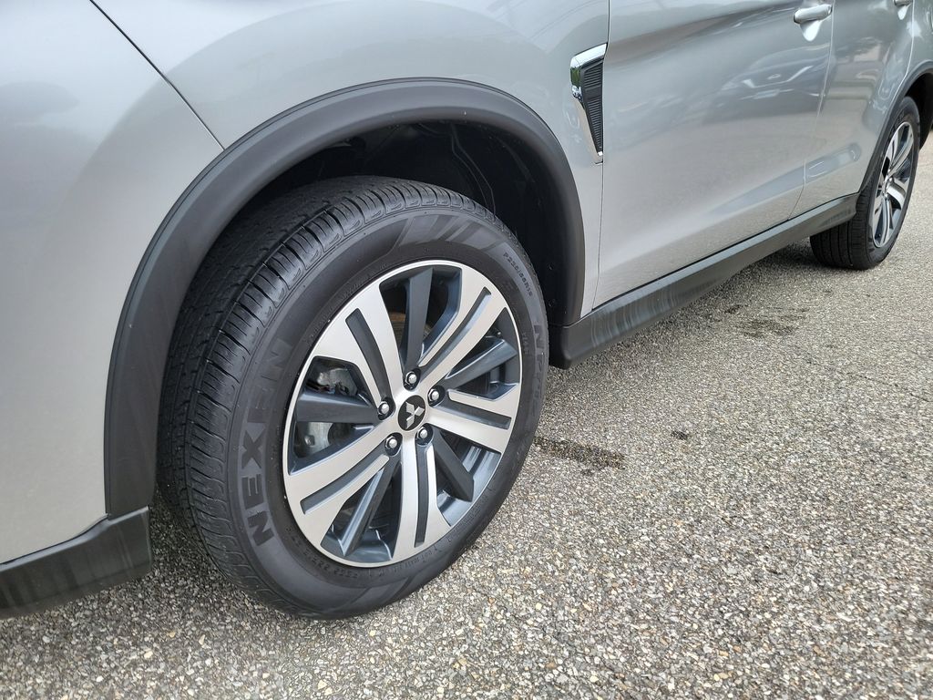 Vehicle image 14 of 36