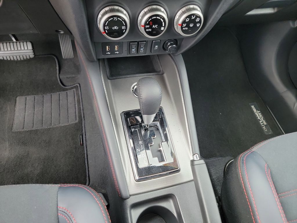 Vehicle image 33 of 36