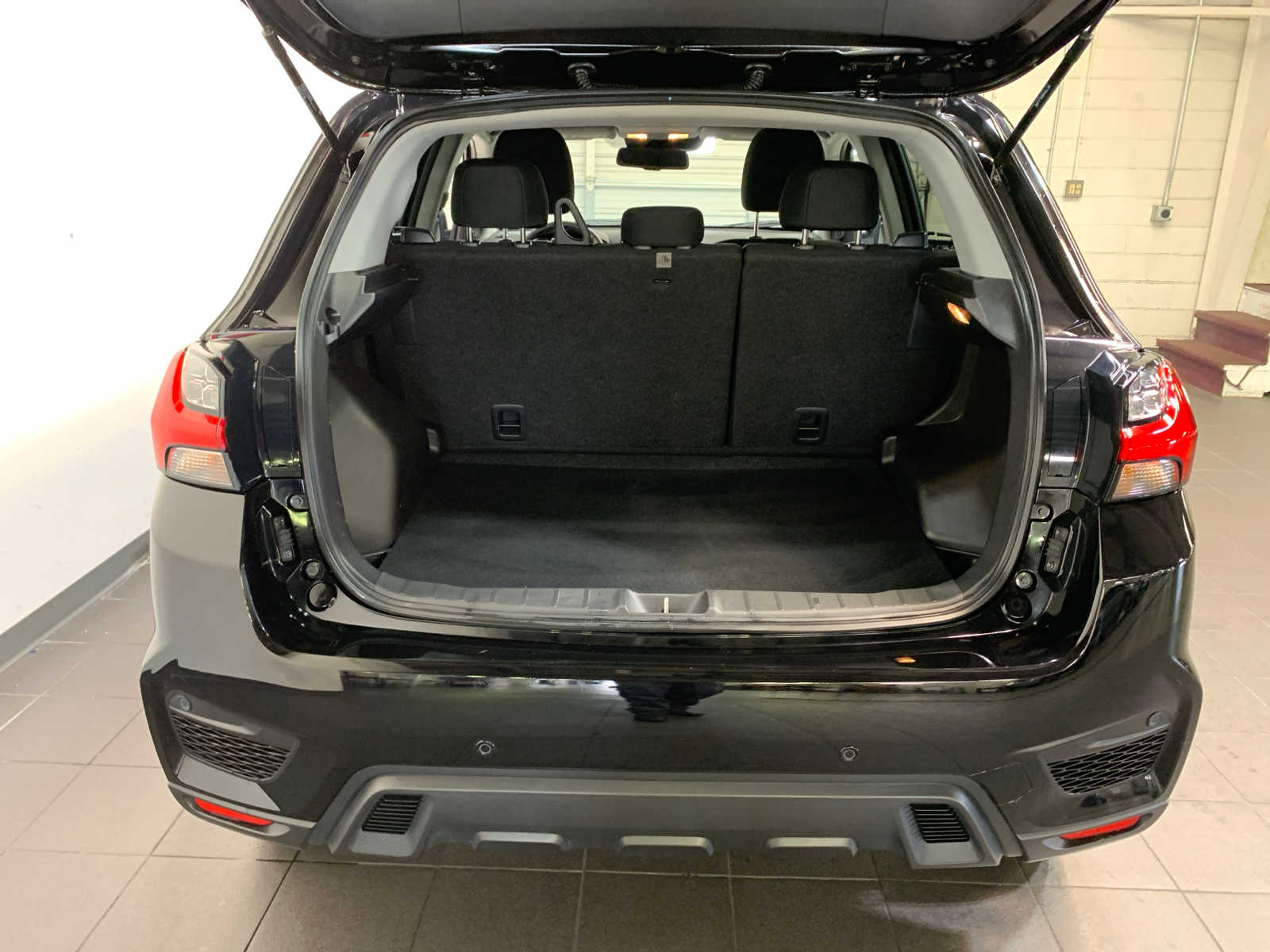 Vehicle image 4 of 10