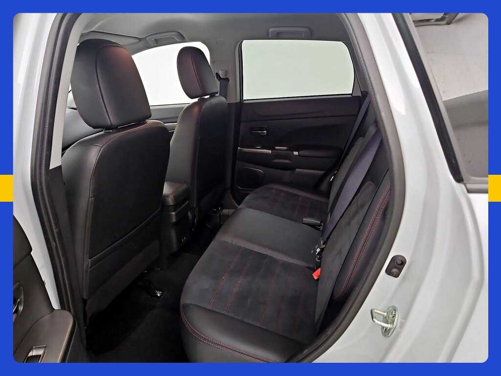 2024 Mitsubishi Outlander Sport SE Image 3 of 14