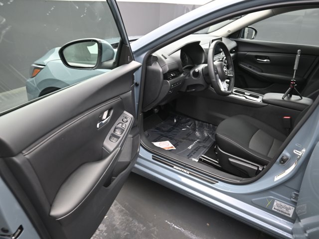 Vehicle image 33 of 45
