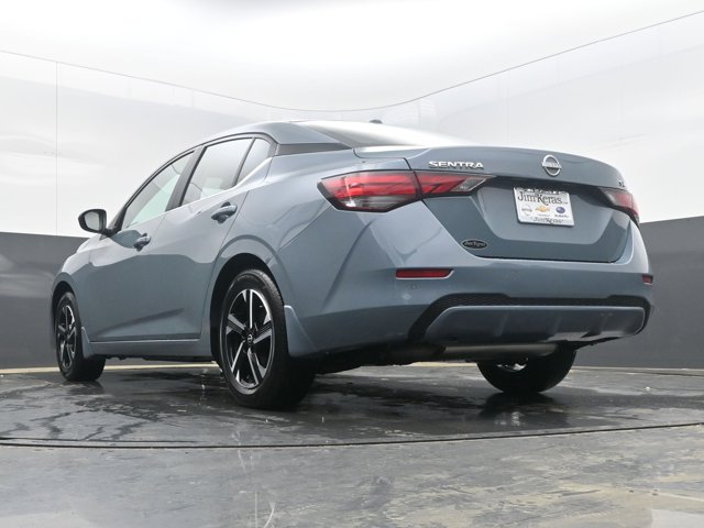 Vehicle image 21 of 45
