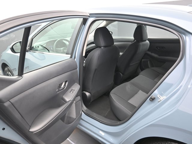Vehicle image 32 of 45